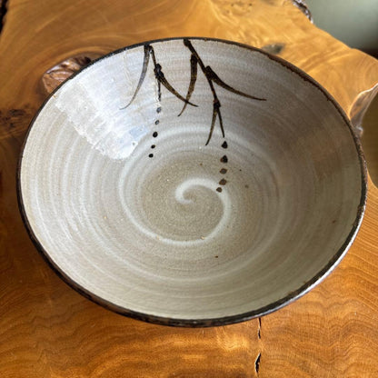 Karatsu-yaki Flat Tea Bowl by 3rd Generation Kinsaku — Iron-Painted Bamboo Grass, Hira-chawan
