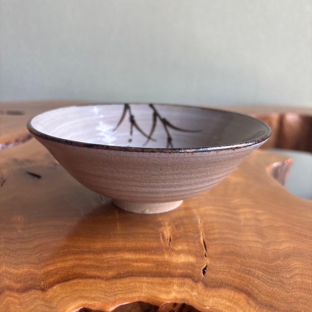 Karatsu-yaki Flat Tea Bowl by 3rd Generation Kinsaku — Iron-Painted Bamboo Grass, Hira-chawan