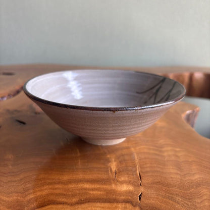 Karatsu-yaki Flat Tea Bowl by 3rd Generation Kinsaku — Iron-Painted Bamboo Grass, Hira-chawan