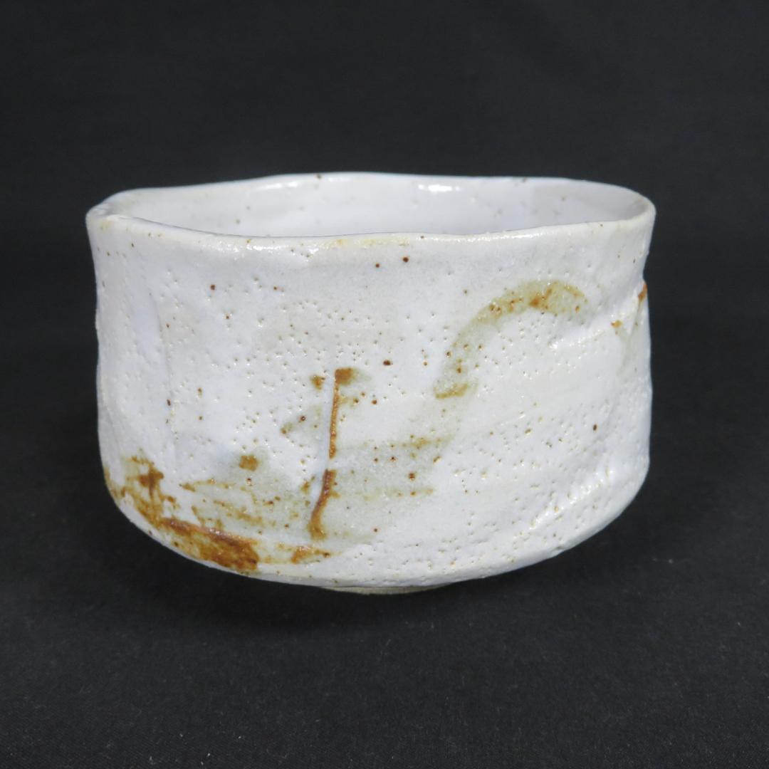 Keizan Shirashi-gata Chawan — White Glaze Tea Bowl with Iron Brush Markings, Tomobako