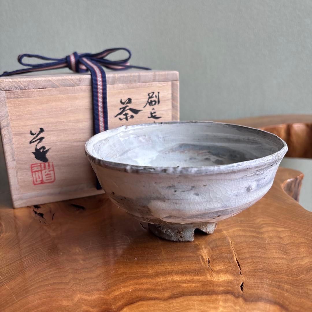 Yasuda Michio Hakeme Tea Bowl — Mitsu-ashi Korean-Style Stoneware Chawan with Tomobako