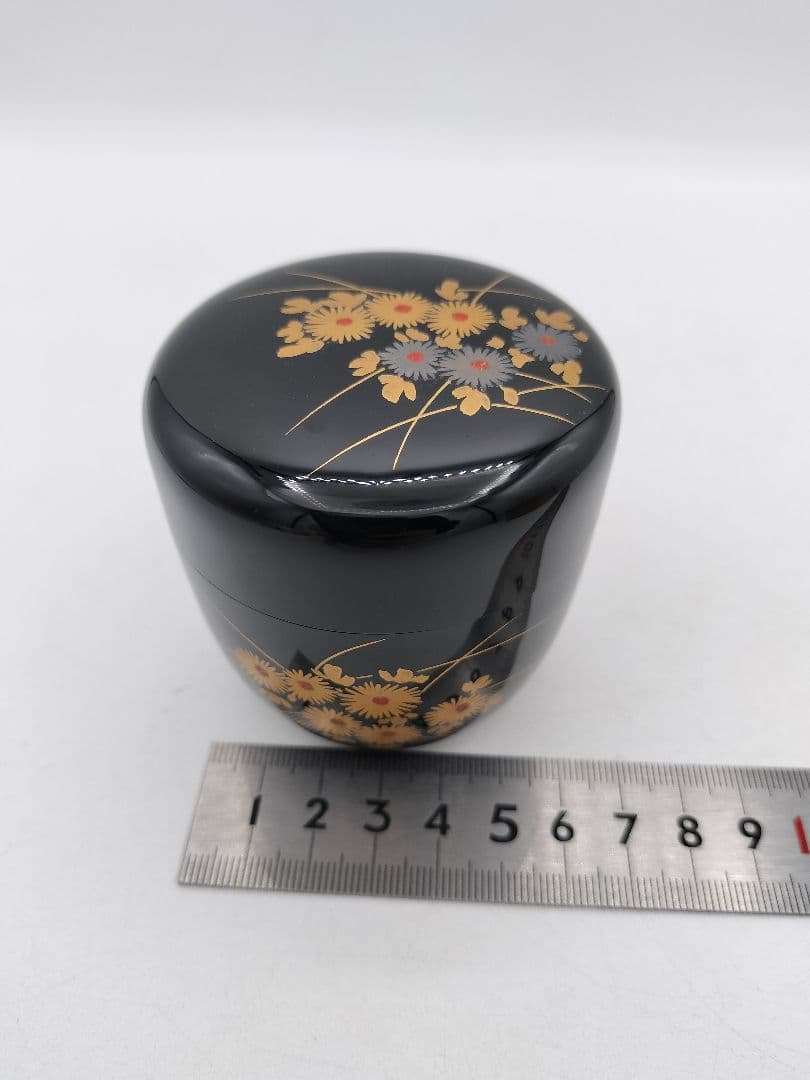Black Lacquer Natsume by Okamoto Yosai – Chrysanthemum Makie – Japan Art