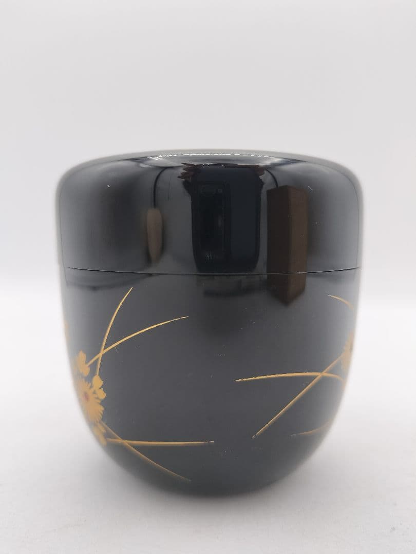 Black Lacquer Natsume by Okamoto Yosai – Chrysanthemum Makie – Japan Art