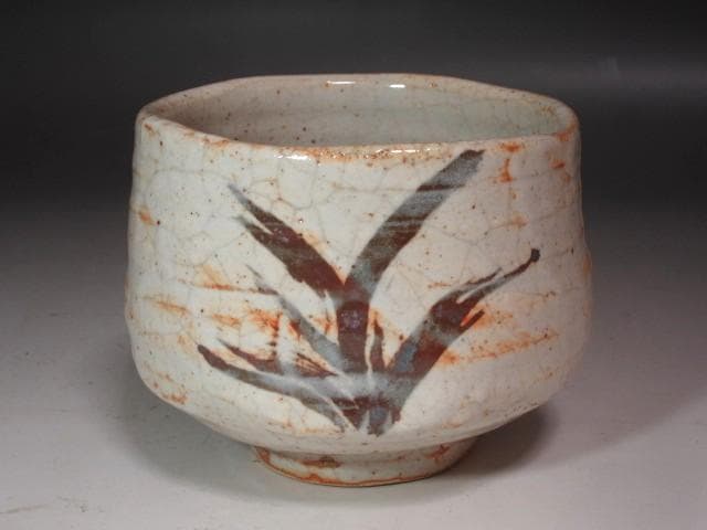 Attributed to Kitaoji Rosanjin — Shino Tea Bowl with Iron-painted Bamboo, Kuroda Toto-an Box