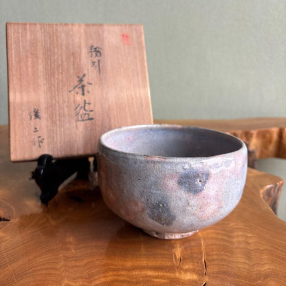 Kohiki Matcha Bowl by Okicho Junji — Ash-Lavender Crawl Glaze, Wabi, Tomobako