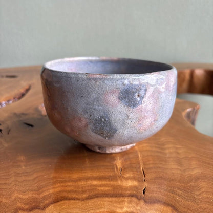 Kohiki Matcha Bowl by Okicho Junji — Ash-Lavender Crawl Glaze, Wabi, Tomobako