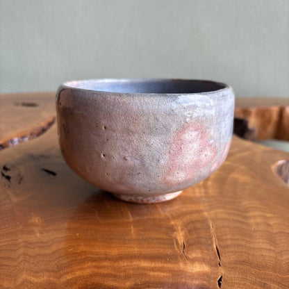 Kohiki Matcha Bowl by Okicho Junji — Ash-Lavender Crawl Glaze, Wabi, Tomobako
