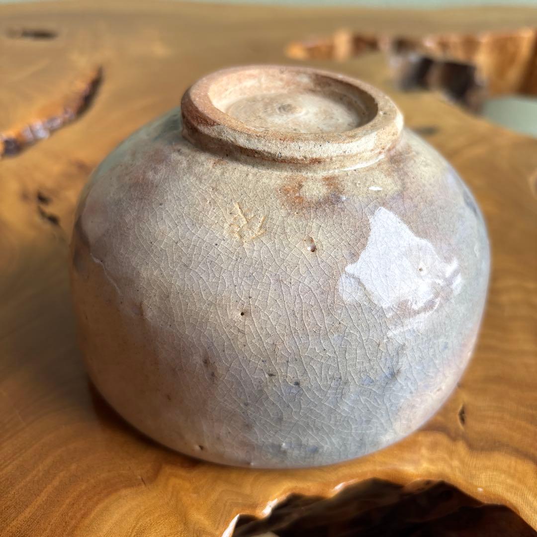 Kohiki Matcha Bowl by Okicho Junji — Ash-Lavender Crawl Glaze, Wabi, Tomobako