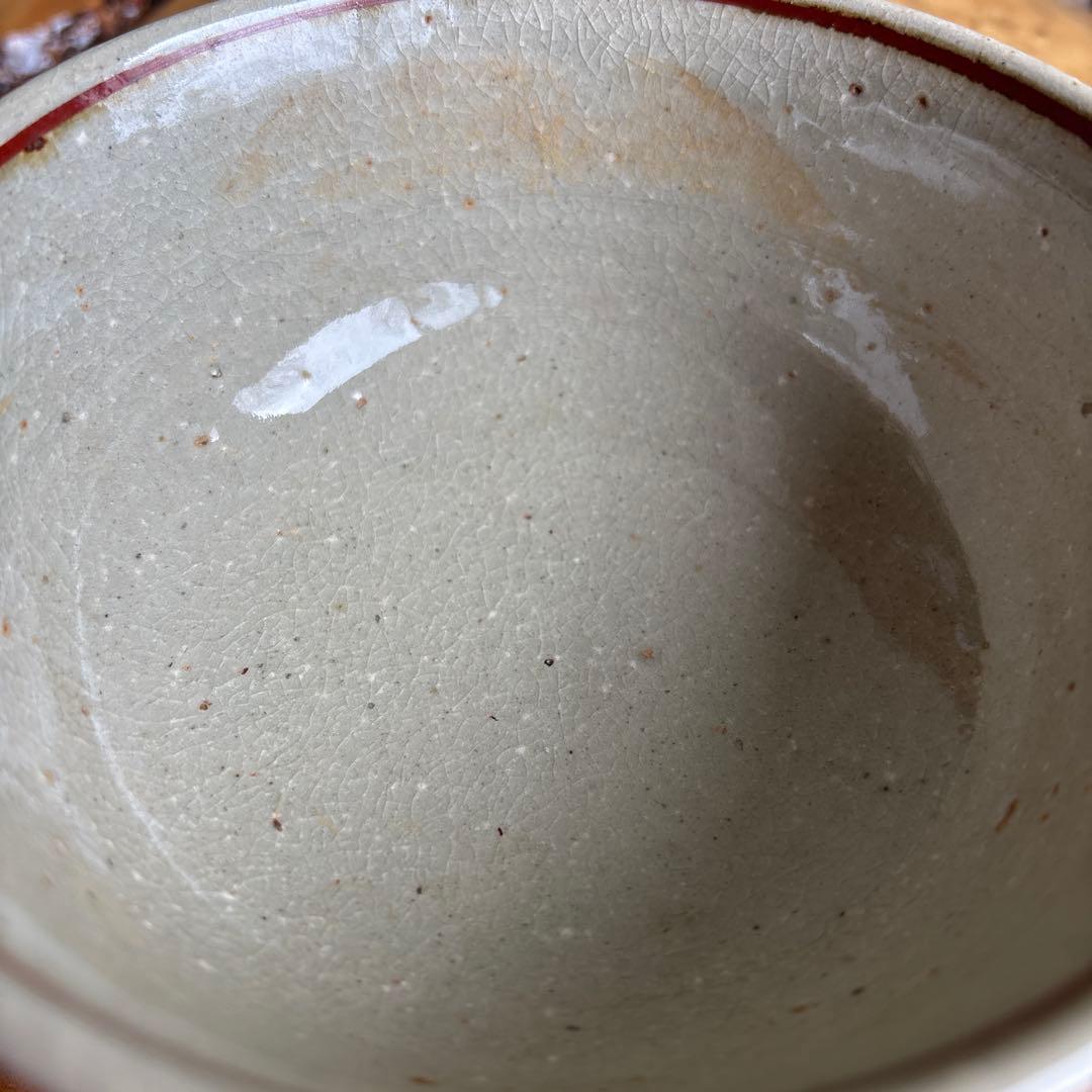 Akae Matcha Bowl by Kisho — Bold Red Overglaze Flower and Calligraphy Motif on White Ground