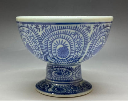 Ko-Imari Takokarakusa Haisen Footed Bowl | Sometsuke Blue White Arabesque Porcelain