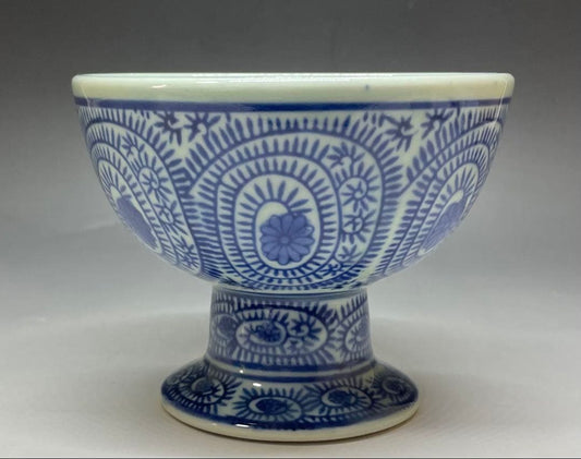 Ko-Imari Takokarakusa Haisen Footed Bowl | Sometsuke Blue White Arabesque Porcelain