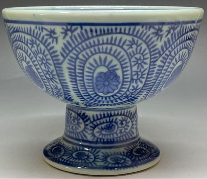 Ko-Imari Takokarakusa Haisen Footed Bowl | Sometsuke Blue White Arabesque Porcelain