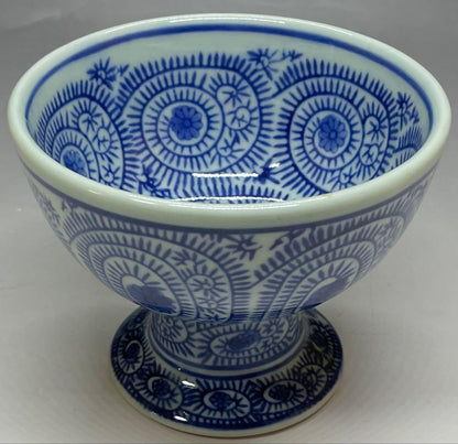 Ko-Imari Takokarakusa Haisen Footed Bowl | Sometsuke Blue White Arabesque Porcelain