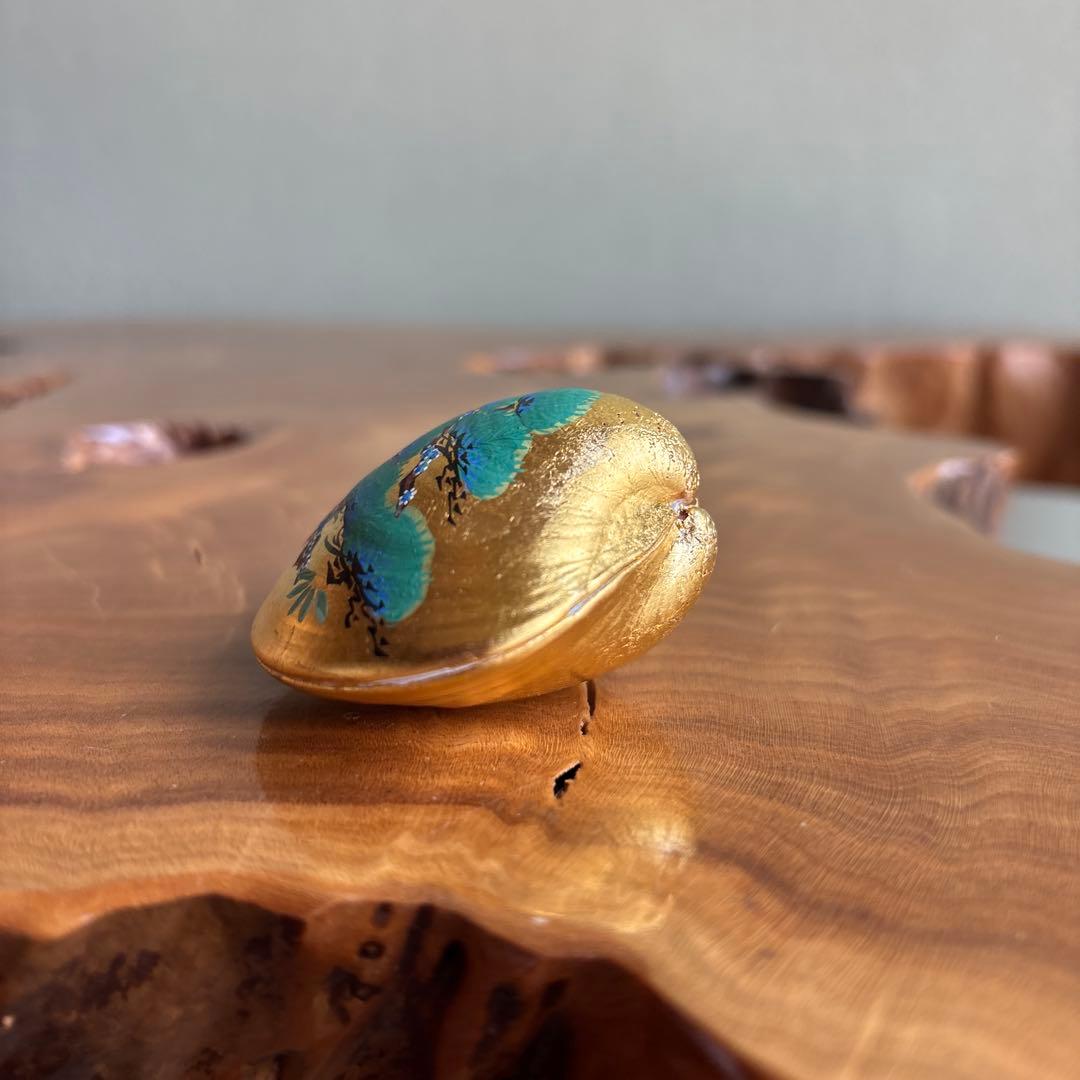Hayashi Mikiko Kogo Incense Container — Juhakko Pine Maki-e on Gold, Clam Form, Signed Box | Kyoto Lacquer Art, Tea Ceremony