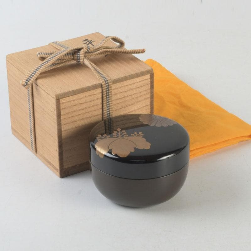 Gold Maki-e Lacquer Hira-Natsume Tea Caddy – Chrysanthemum Paulownia – Yamazaki Joetsu – Japan