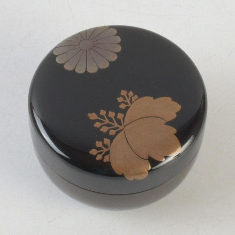 Gold Maki-e Lacquer Hira-Natsume Tea Caddy – Chrysanthemum Paulownia – Yamazaki Joetsu – Japan