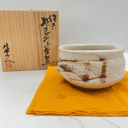 E-Shino Tea Bowl with Iron Brushwork by Okayasu Miyazanjin – Mino Ware – Japan
