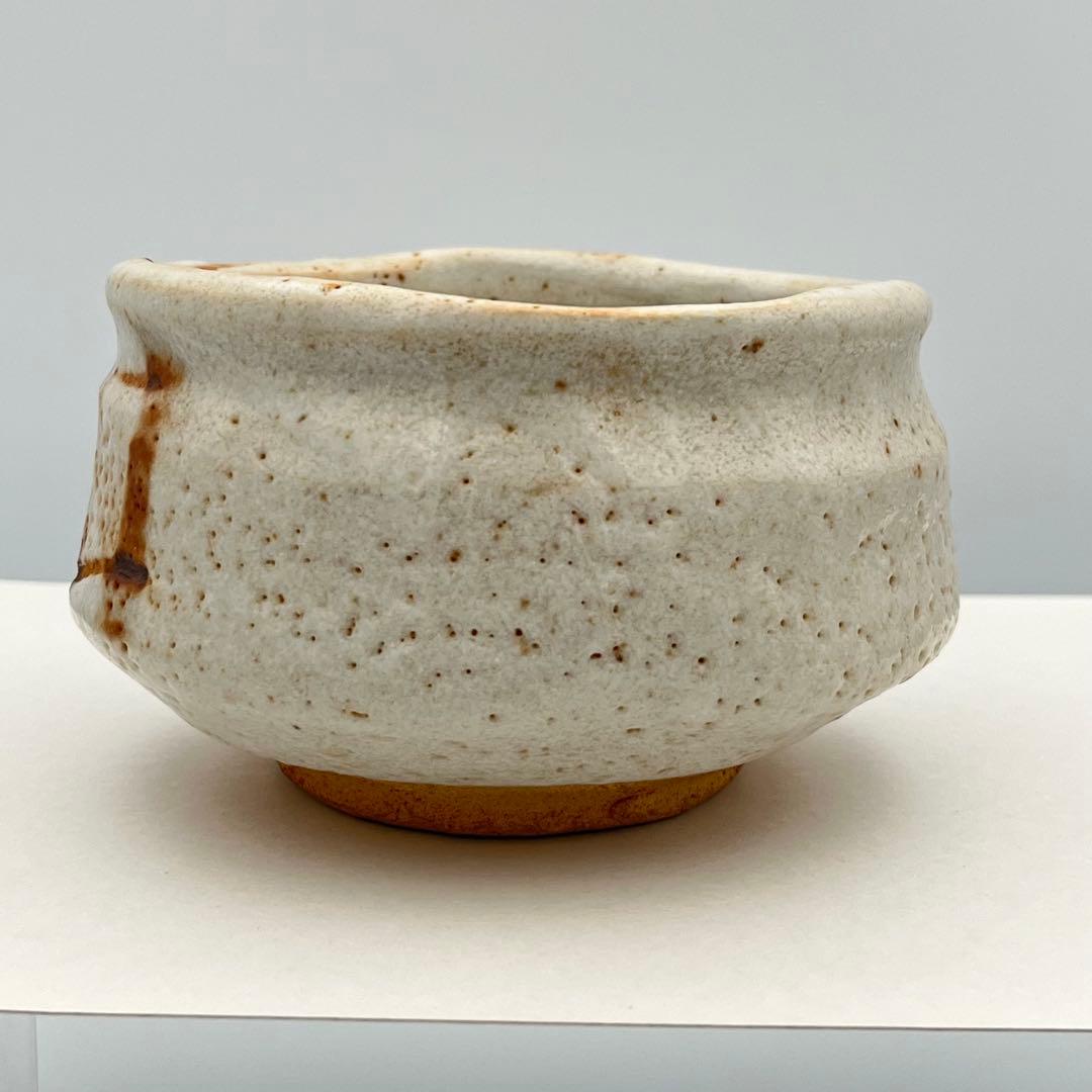 E-Shino Tea Bowl with Iron Brushwork by Okayasu Miyazanjin – Mino Ware – Japan