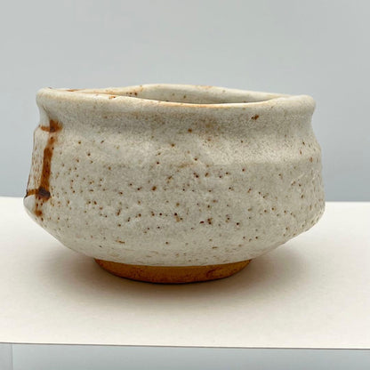 E-Shino Tea Bowl with Iron Brushwork by Okayasu Miyazanjin – Mino Ware – Japan