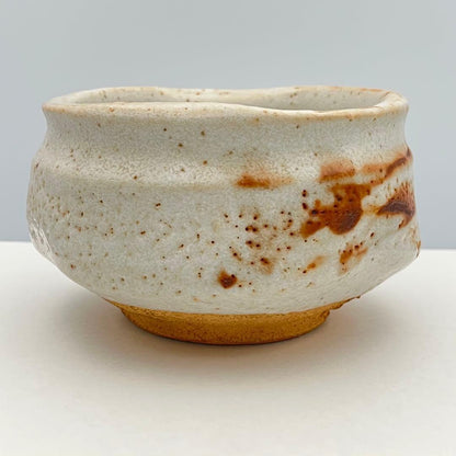 E-Shino Tea Bowl with Iron Brushwork by Okayasu Miyazanjin – Mino Ware – Japan