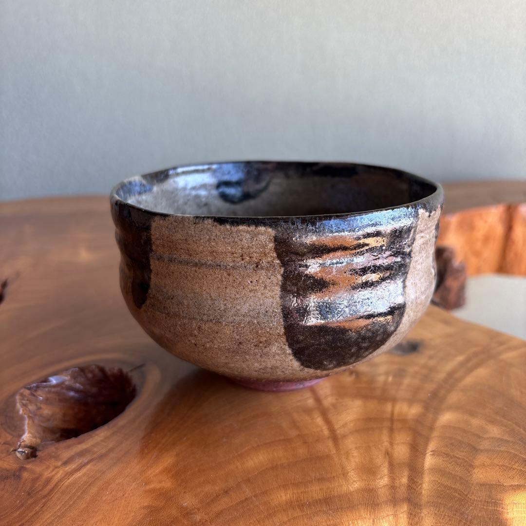 Heian Shosho Matcha Bowl Black Glaze with Exposed Clay Landscape