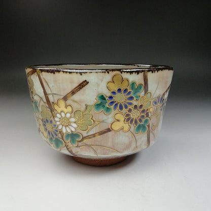 Kenzan-Style Chrysanthemum Fence Tea Bowl by Okino Kashu — Kiku-Magaki Overglaze Enamel Chawan