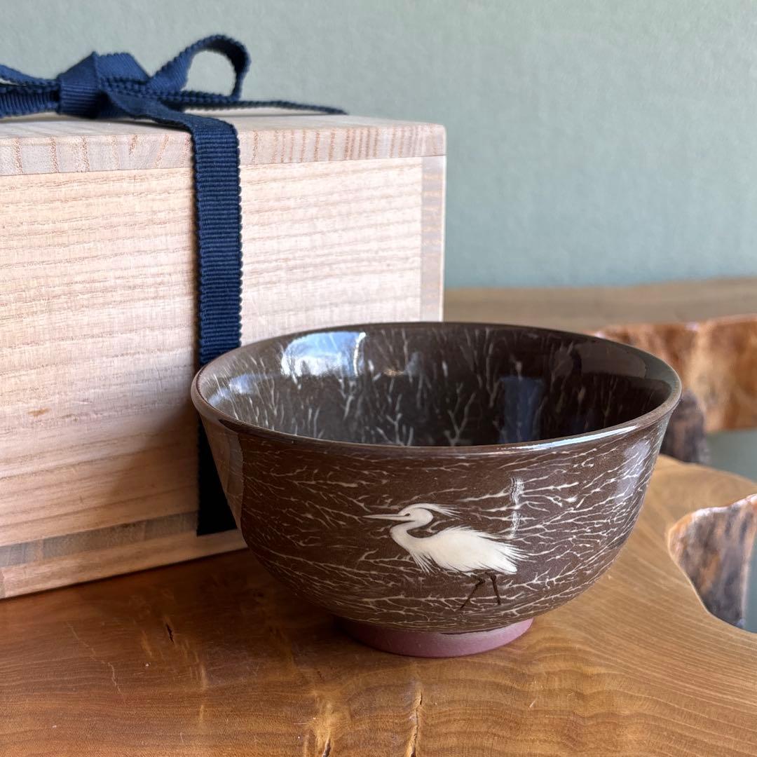 Utsutsu-gawa-yaki Tea Bowl by Yokoishi Gagyu — White Heron Inlay, Nagasaki Ceramic Tradition