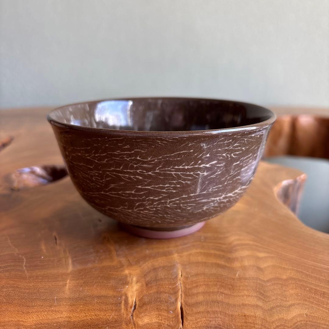 Utsutsu-gawa-yaki Tea Bowl by Yokoishi Gagyu — White Heron Inlay, Nagasaki Ceramic Tradition