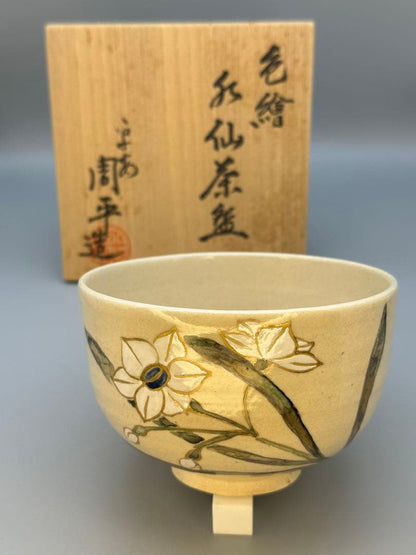Ogata Shuhei Narcissus Iro-e Tea Bowl — Kyo-yaki Suisen Chawan from the Kenzan Lineage