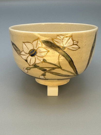 Ogata Shuhei Narcissus Iro-e Tea Bowl — Kyo-yaki Suisen Chawan from the Kenzan Lineage