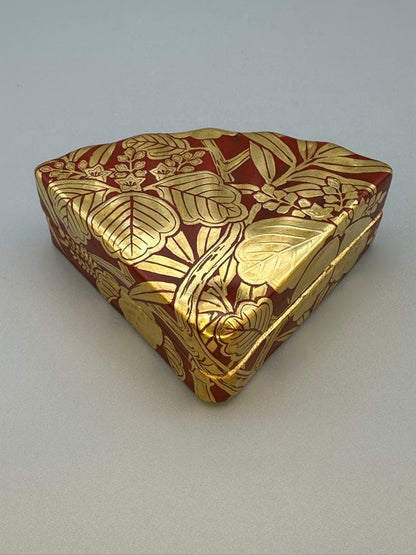 Makuzu Kosai Fan-Shaped Kogo — Gold-Painted Incense Container