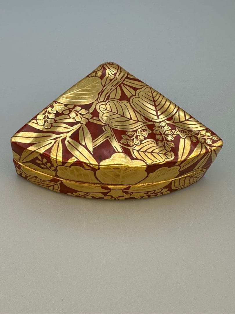 Makuzu Kosai Fan-Shaped Kogo — Gold-Painted Incense Container