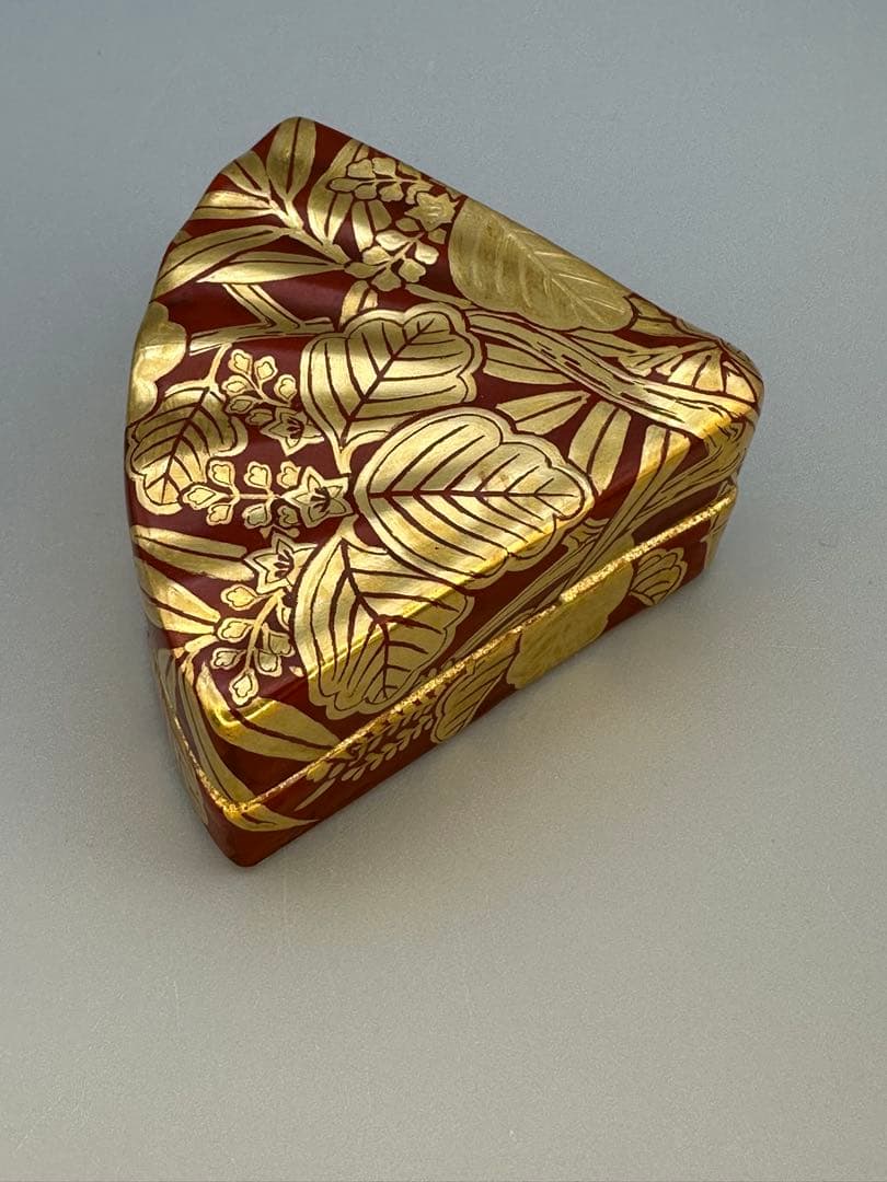 Makuzu Kosai Fan-Shaped Kogo — Gold-Painted Incense Container