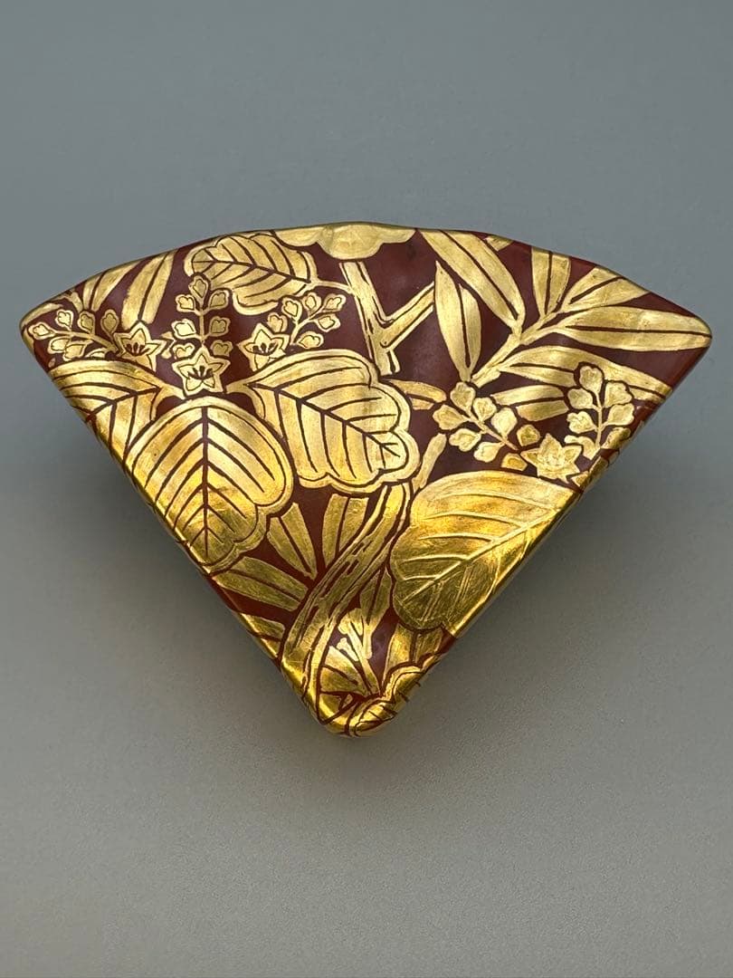 Makuzu Kosai Fan-Shaped Kogo — Gold-Painted Incense Container