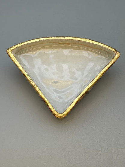 Makuzu Kosai Fan-Shaped Kogo — Gold-Painted Incense Container