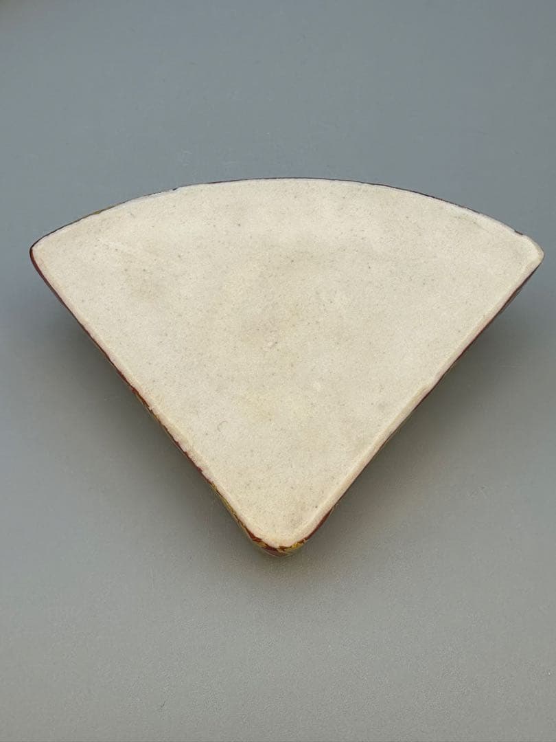 Makuzu Kosai Fan-Shaped Kogo — Gold-Painted Incense Container
