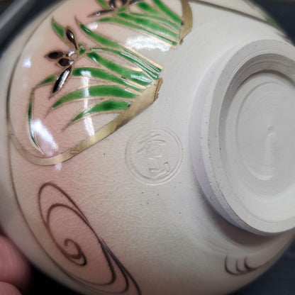 Kiyomizu-yaki Ninsei-style Matcha Bowl by Kozan, Shell Matching Motif