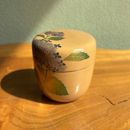 Wajima Lacquer Natsume Tea Caddy with Hydrangea Maki-e by Nakade Shohou — White Ground, Tomobako