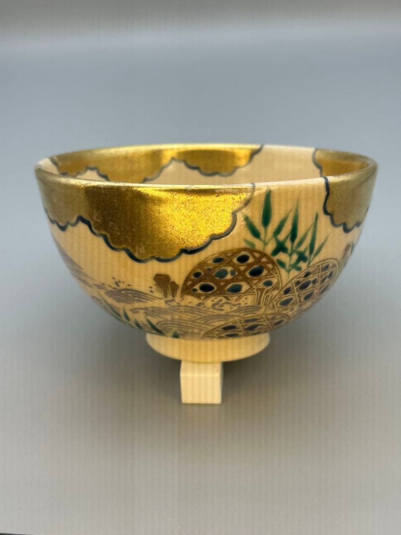 Kuse Kyūhō Tea Bowl — Stream Motif, Golden Clouds, Bamboo, Kyoto Overglaze Enamel