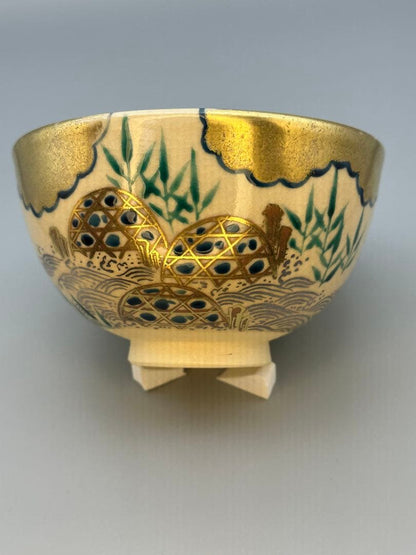 Kuse Kyūhō Tea Bowl — Stream Motif, Golden Clouds, Bamboo, Kyoto Overglaze Enamel