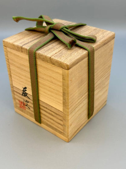 Suzuya Fujinami Iris Shobu Maki-e Natsume Gold Lacquer Tea Caddy with Raden Mother of Pearl Tomobako
