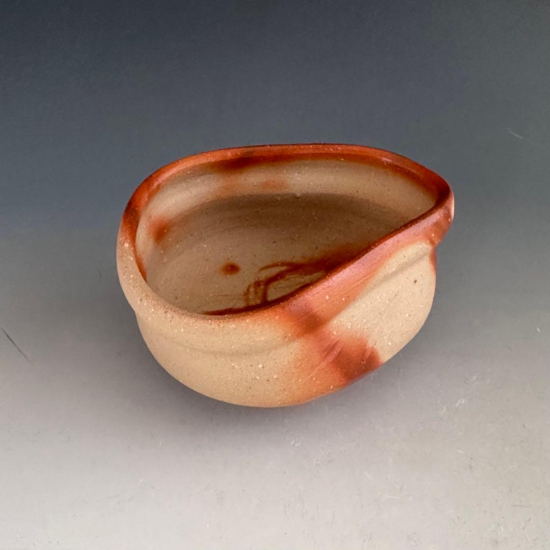 Bizen Kutsukata Hidasuki Chawan by Isezaki Kisoi - Warped Tea Bowl with Signed Box