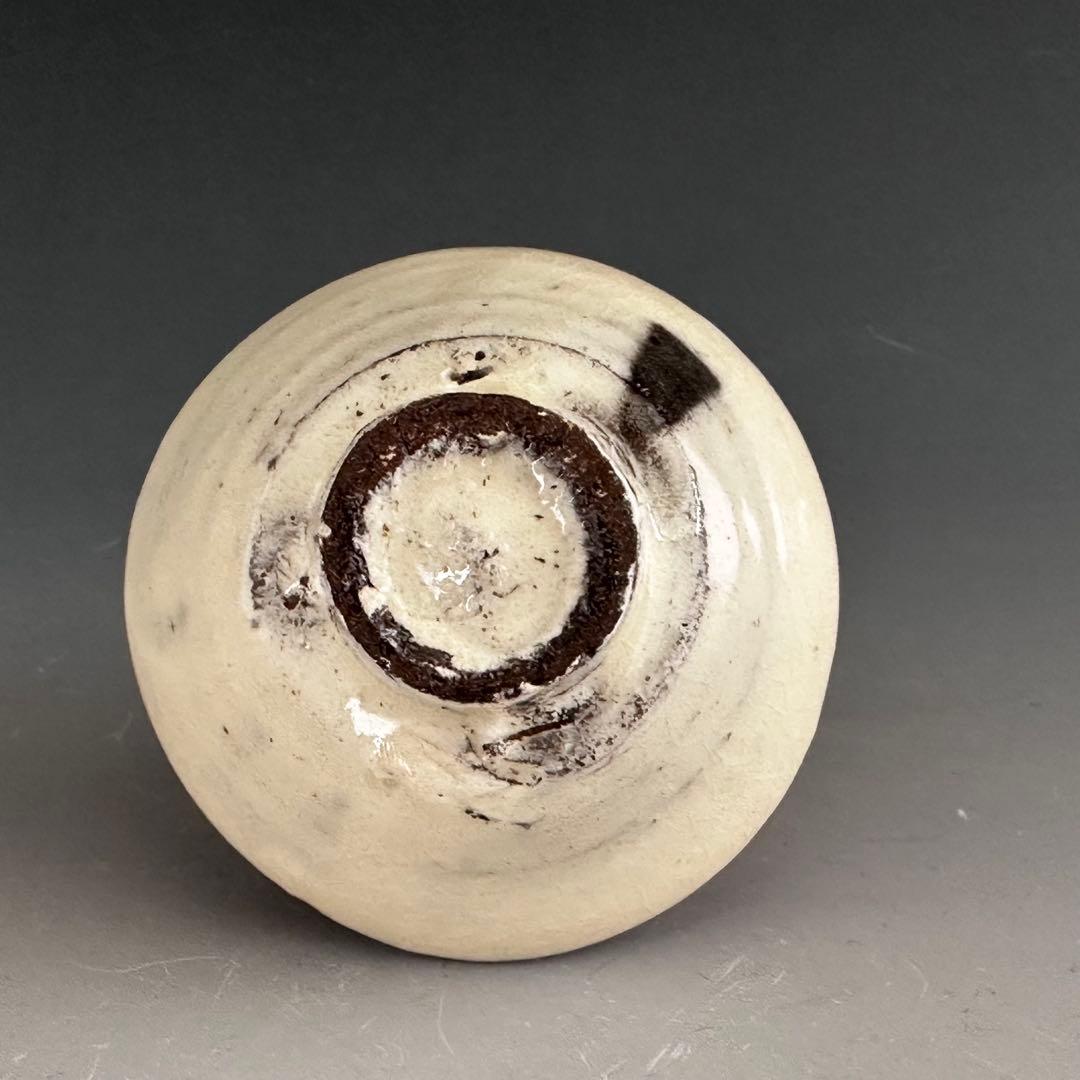 Karatsu Kohiki Sakazuki by 14th Nakazato Tarouemon - White Slip Cup