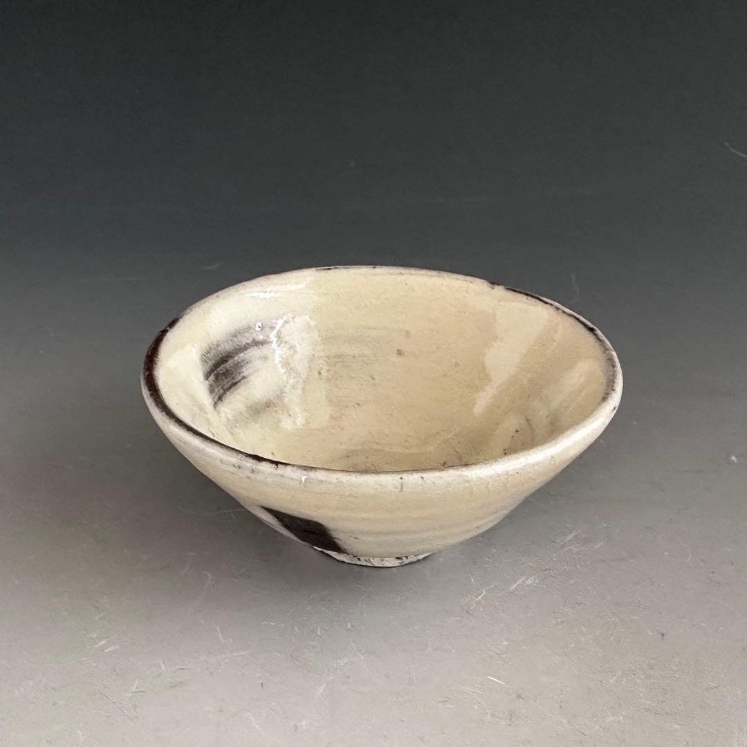 Karatsu Kohiki Sakazuki by 14th Nakazato Tarouemon - White Slip Cup