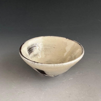 Karatsu Kohiki Sakazuki by 14th Nakazato Tarouemon - White Slip Cup