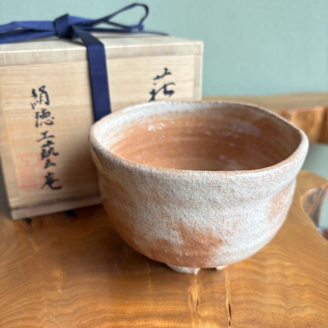 Hagi Ware Kinutoku Kogei-an Chawan — Blush Pink Crackle Glaze Matcha Bowl by Kinuya Tokubei