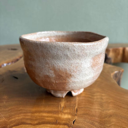 Hagi Ware Kinutoku Kogei-an Chawan — Blush Pink Crackle Glaze Matcha Bowl by Kinuya Tokubei