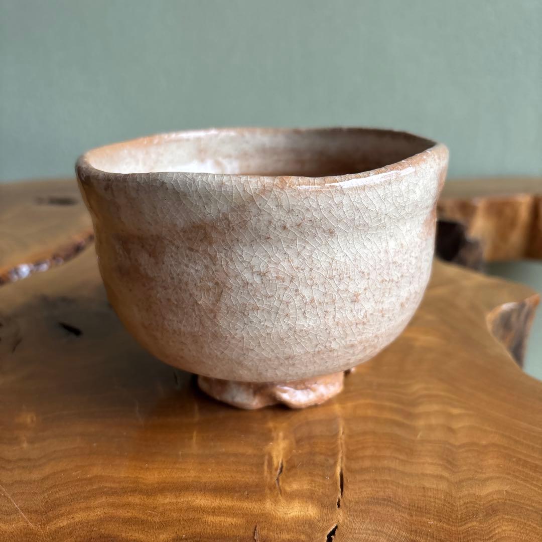Hagi Ware Kinutoku Kogei-an Chawan — Blush Pink Crackle Glaze Matcha Bowl by Kinuya Tokubei