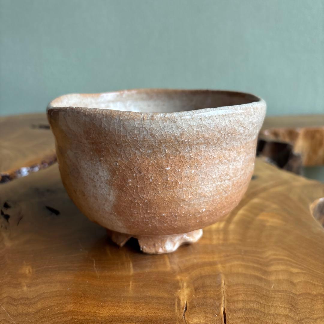 Hagi Ware Kinutoku Kogei-an Chawan — Blush Pink Crackle Glaze Matcha Bowl by Kinuya Tokubei