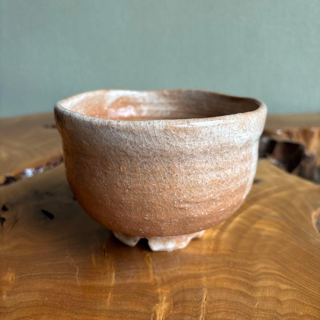 Hagi Ware Kinutoku Kogei-an Chawan — Blush Pink Crackle Glaze Matcha Bowl by Kinuya Tokubei